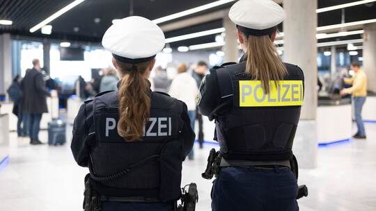 Sicherheitskontrolle am Stuttgarter Flughafen