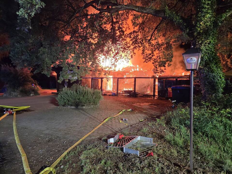 Feuer zerstört Gaststätte in Speyer Feuer zerstört Gaststätte in Speyer