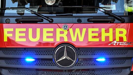 Feuerwehrfahrzeug - Symbolbild Feuerwehrfahrzeug - Symbolbild