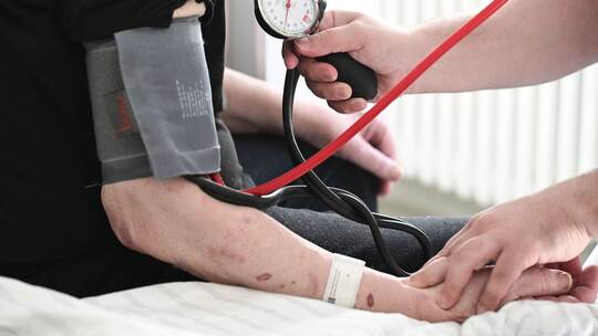 Pfleger im Krankenhaus