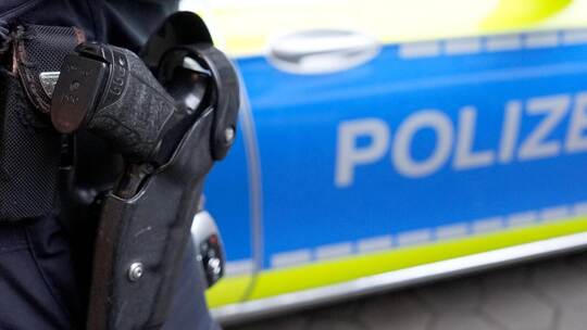 Weil ein 40-Jähriger am Samstag in Eisingen mit dem Messer auf seine Mutter losging, war ein Spezialeinsatzkommando im Einsatz. Polizeieinsatz