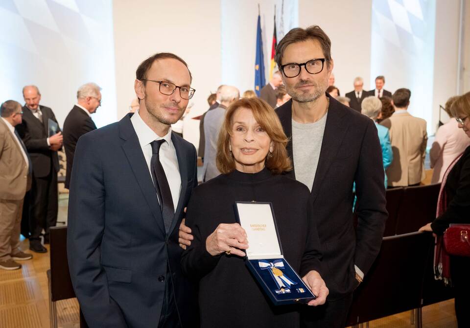 Senta Berger und ihre Söhne Senta Berger und ihre Söhne