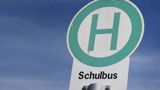 Unfall mit Schulbus