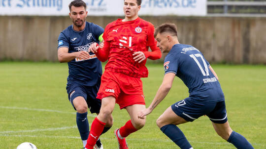 In Mannheim die Zange genommen: In ihrem letzten Heimspiel für den CfR Pforzheim feierten Denis Gudzevic (links) und Tim Schwaig