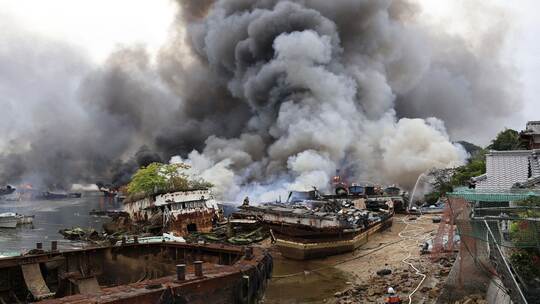 Großbrand in einer Abwrackwerft in Japan Großbrand in einer Abwrackwerft in Japan