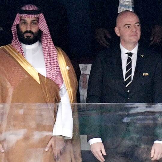 Mohammed bin Salman (l) und Gianni Infantino