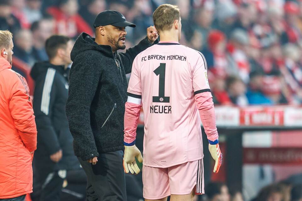 Vincent Kompany und Manuel Neuer (r)