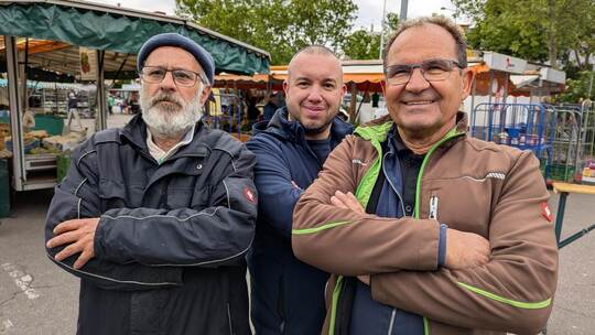 Stehen wie alle hier für den Markt auf dem Turnplatz ein: Koray Oynak, Rino Sferrazza und Thomas Salewski (von links). Erb