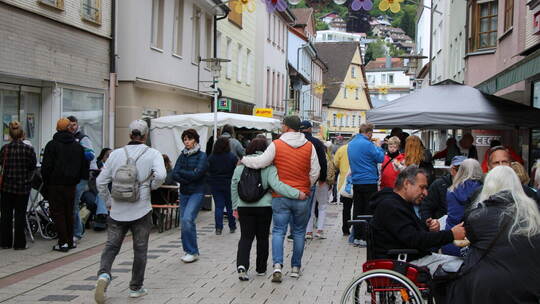 Einen Bummel in der Fußgängerzone lässt sich keiner nehmen.