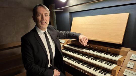 Olivier Latry verwandelte die Steinmeyer-Mühleisen-Orgel in St. Michael in ein schillerndes Klangorchester.