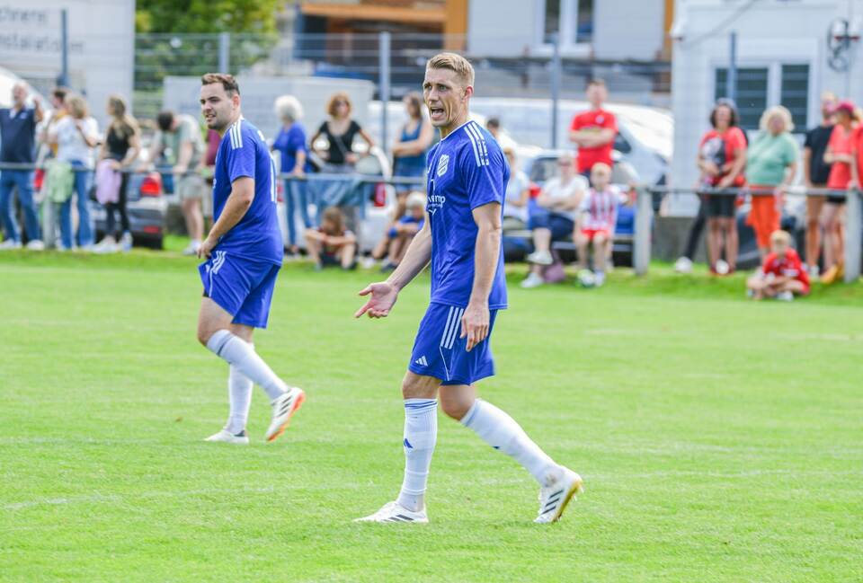 Nils Petersen (rechts)