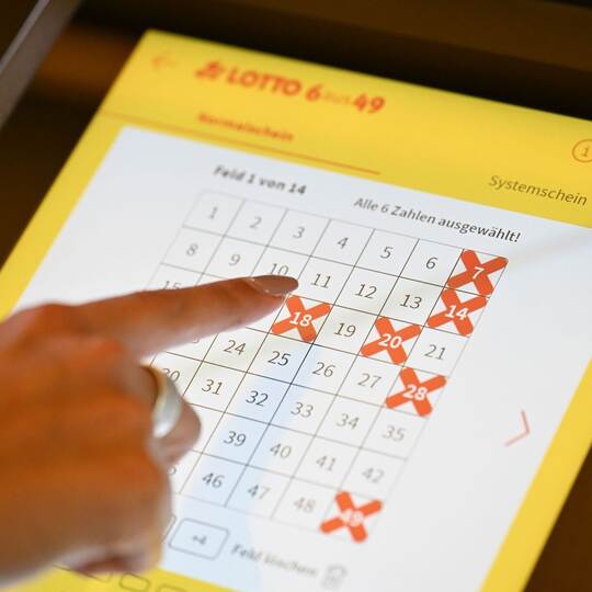 Frau streicht Millionengewinn im Lotto ein