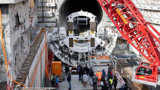 Tunnelbohrmaschine «Paulina» am Gotthard Tunnelbohrmaschine «Paulina» am Gotthard