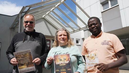Gemeindeleiter Matthias Lange, Evangelistin Silke Vierhock und Pastor Stéphane Tchangang (von links) freuen sich auf die Feierli