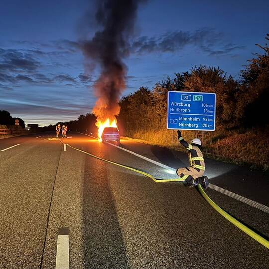 Auto auf A81 ausgebrannt