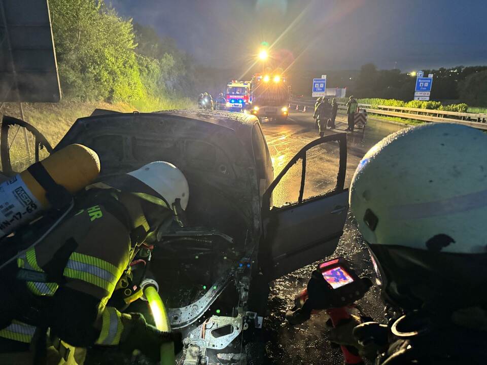 Auto auf A81 ausgebrannt Auto auf A81 ausgebrannt
