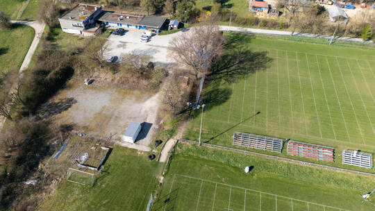 Auf der Sportanlage „Am Riebergle“ soll ein Kunstrasen gebaut, die Beleuchtung erneuert sowie ein Funktionsgebäude saniert werde