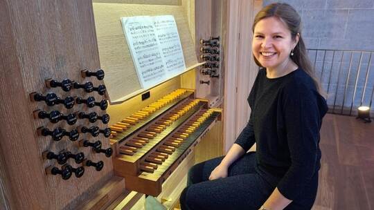 Die Organistin Mona Hartmann begeisterte bei den Maulbronner Klosterkonzerten mit einem virtuosen und klangfarbenreichen Orgelab