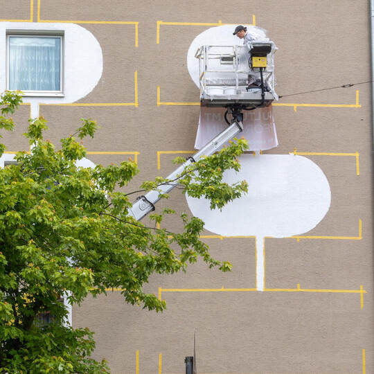 Hat Großes vor: Über einen Livestream kann man die Entstehung des Murals von Künstlerin Maja Hürst auf Youtube verfolgen.