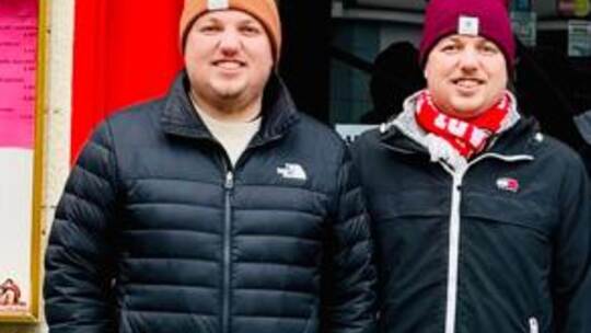 Die Brüder Niklas (links) und Jan-Ove Metzler sind im Nordschwarzwald zuhause und Fans des SC Freiburg. Foto: Frank Metzler