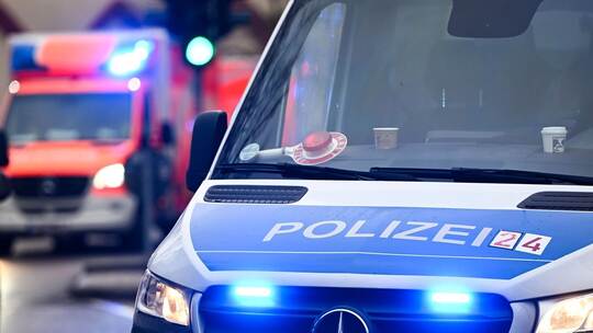 Polizei und Krankenwagen Polizei und Krankenwagen