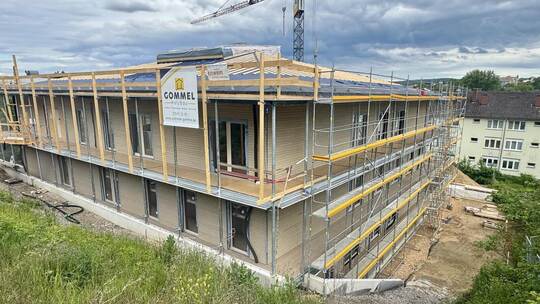 Der dreistöckige Neubau des Kindergartens im Nieferner Vorort im Enzfeld für insgesamt sechs Gruppen kostet rund 12,5 Millionen