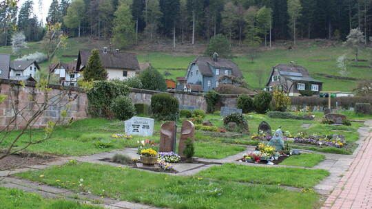 Der Gemeinderat hat am Dienstag über die Friedhofssatzung beraten. Diese ist in die Jahre gekommen und entspricht nun modernen M