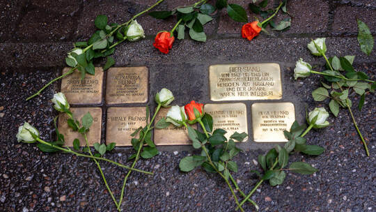 Vier Stolpersteine von Familien mit dem Nachnamen Filenko lagen schon. Am Mittwoch kommen zwei weitere von Kindern dieser Famili