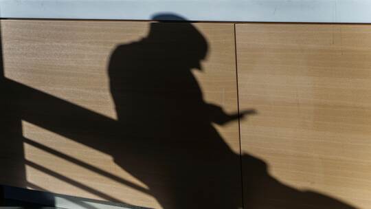 Umfrage: Mehrheit checkt stündlich das Handy