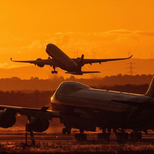 Flugzeuge am Flughafen
