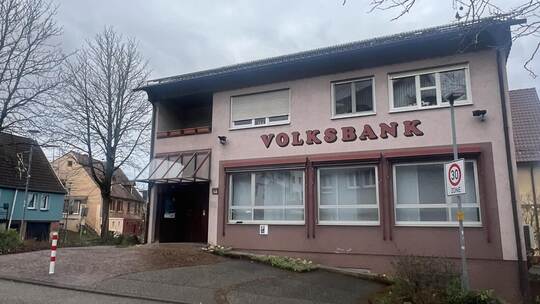 Wie es mit dem ehemaligen Volksbankgebäude am Etzweg in Sternenfels weitergeht, ist weiter offen. Hepfer