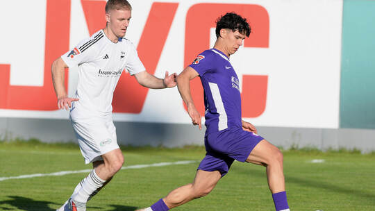 Nur einen Punkt konnte Matej Mijic (rechts) mit dem FC Nöttingen im letzten Heimspiel der Saison gegen den TSV Essingen (links B