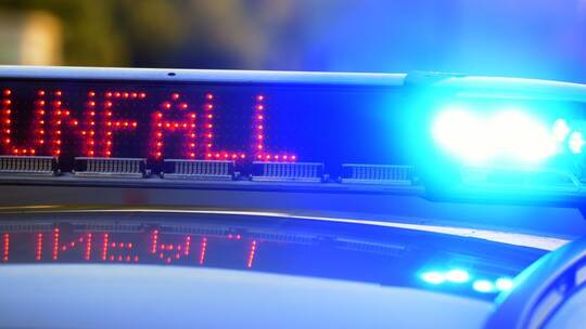 Symbolbild - Polizei sichert Unfallstelle Symbolbild - Polizei sichert Unfallstelle