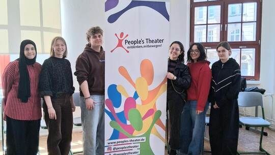 Gemeinsame Workshops über Konfliktsituationen: Ceylin Baldede (von links), Marie Reineke und Valeriia Tielna (rechts) haben sich