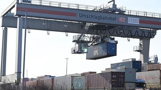 Umschlagbahnhof Logistik und Export