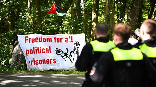 13 Jahre Haft für Ex-RAF-Terroristin Klette - Proteste 13 Jahre Haft für Ex-RAF-Terroristin Klette - Proteste