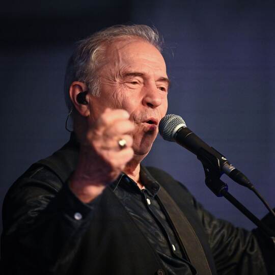 Sänger und Bassist Günther Sigl