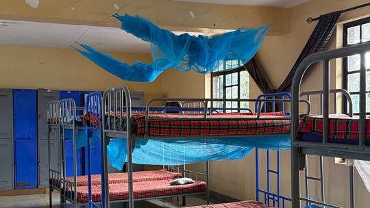 Typischer Schlafsaal für Kinder in Kenia