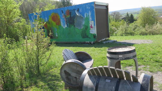 Stein des Anstoßes: der Container mitten in der Natur. Foto: Marx