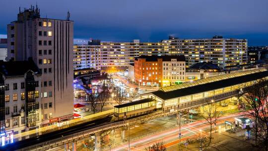 Kreuzung und U-Bahnhof Kottbusser Tor in Berlin-Kreuzberg