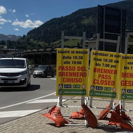 Vor Brennerautobahn mit Totalsperre