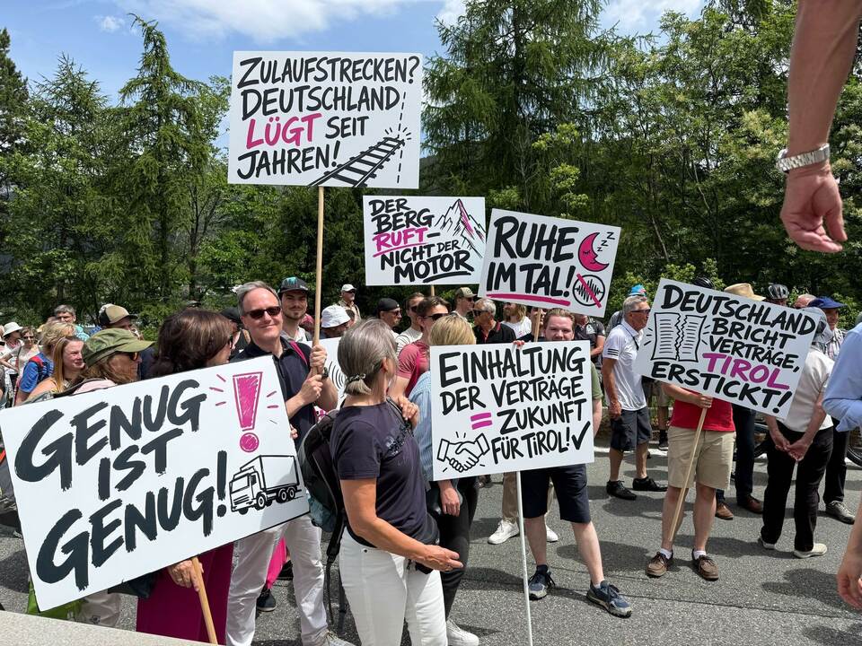Demonstration und Totalsperre auf Brennerautobahn Demonstration und Totalsperre auf Brennerautobahn