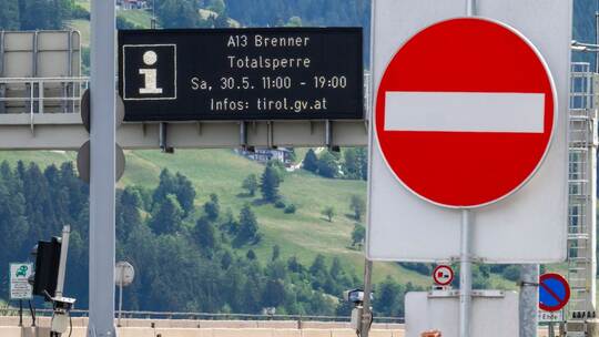Demonstration und Totalsperre auf Brennerautobahn Demonstration und Totalsperre auf Brennerautobahn