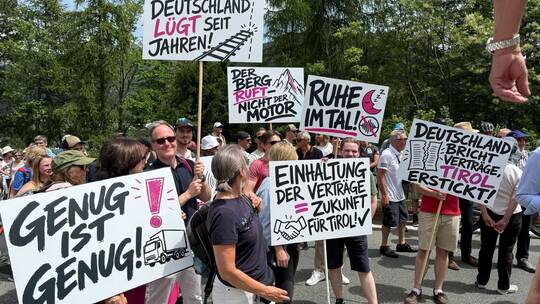Demonstration und Totalsperre auf Brennerautobahn