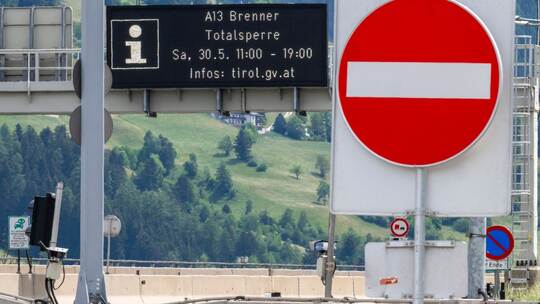 Demonstration und Totalsperre auf Brennerautobahn