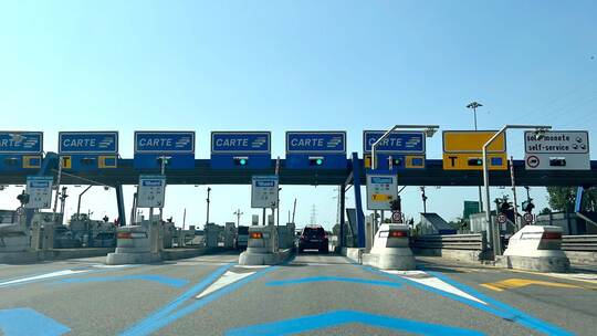Mautstelle auf italienischer Autobahn Mautstelle auf italienischer Autobahn