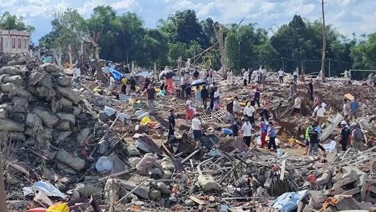 Nach Explosion von Munitionslager in Myanmar Nach Explosion von Munitionslager in Myanmar