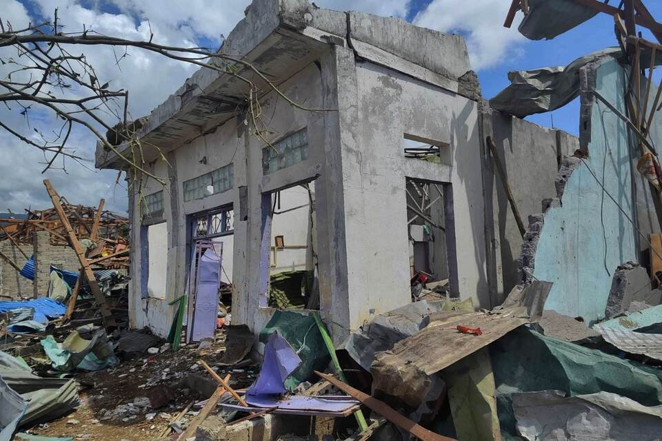 Nach Explosion von Munitionslager in Myanmar Nach Explosion von Munitionslager in Myanmar