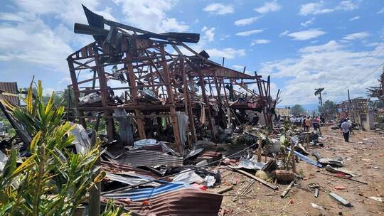 Nach Explosion von Munitionslager in Myanmar Nach Explosion von Munitionslager in Myanmar
