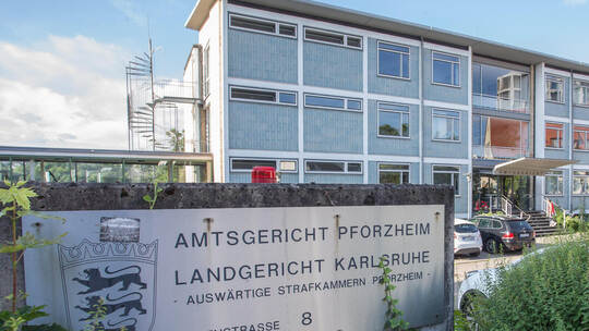 Zu einer Geldstrafe in Höhe von 2250 Euro ist eine 37-jährige Frau mit türkischen Wurzeln im Amtsgericht Pforzheim wegen Nachste Amtsgericht Landgericht Pforzheim